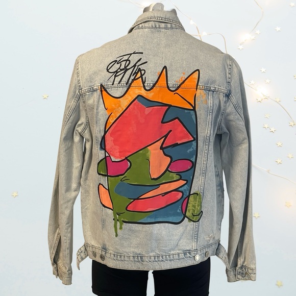 Zara Light Gray Denim Jacket w. Vibrant Designs -size M -NWT - Picture 2 of 6